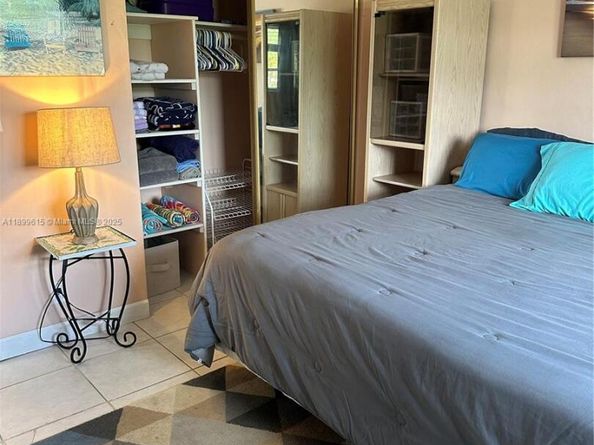 581 Blue Heron Dr 208B, Hallandale Beach FL 33009