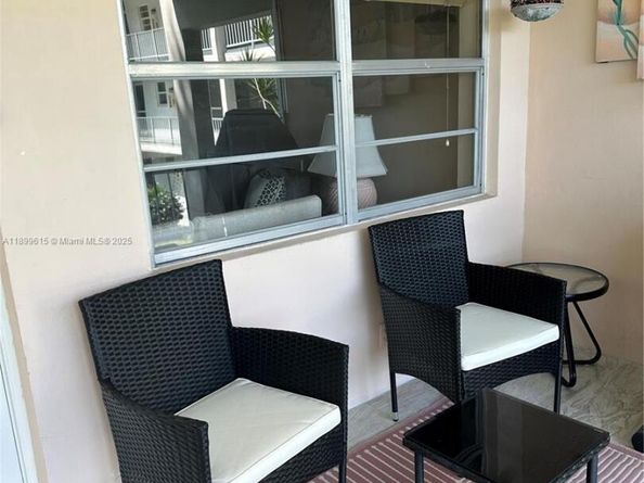 581 Blue Heron Dr 208B, Hallandale Beach FL 33009