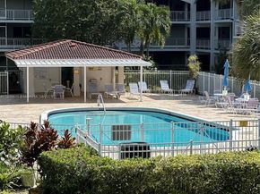 581 Blue Heron Dr 208B, Hallandale Beach FL 33009