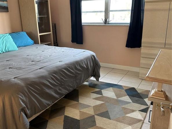 581 Blue Heron Dr 208B, Hallandale Beach FL 33009