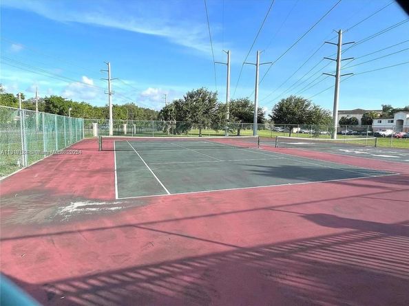 3690 N 56th Ave 916, Hollywood FL 33021