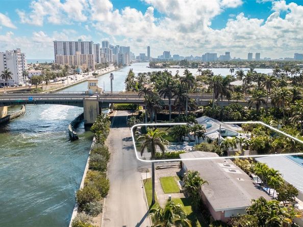 701 Hollywood Blvd, Hollywood FL 33019