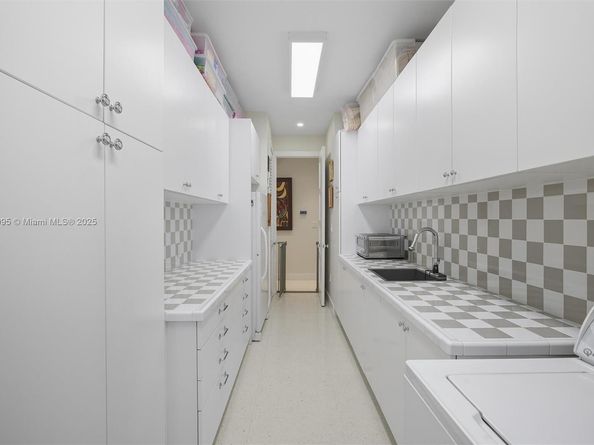 5800 SW 99th Ter, Pinecrest FL 33156
