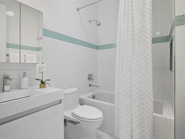 5800 SW 99th Ter, Pinecrest FL 33156