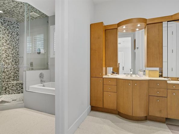 5800 SW 99th Ter, Pinecrest FL 33156