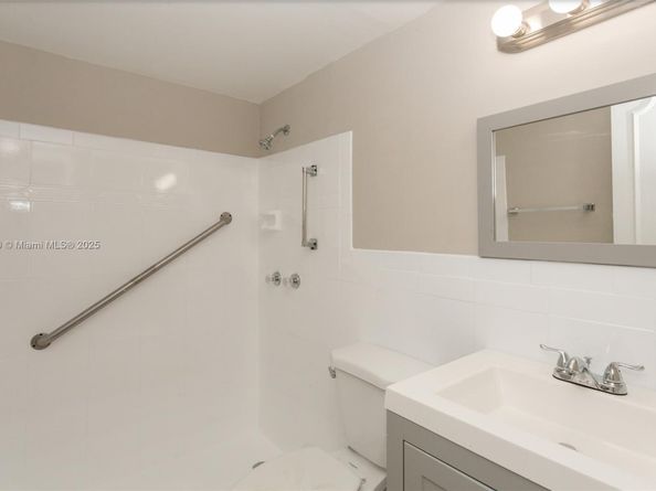 2145 Pierce St 218, Hollywood FL 33020