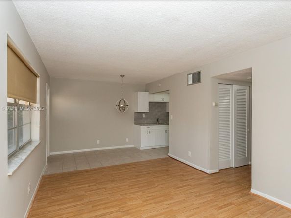 2145 Pierce St 218, Hollywood FL 33020