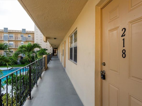 2145 Pierce St 218, Hollywood FL 33020