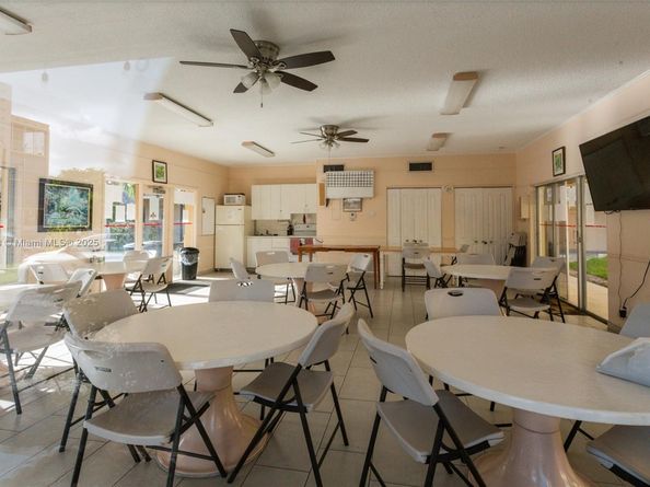 2145 Pierce St 218, Hollywood FL 33020