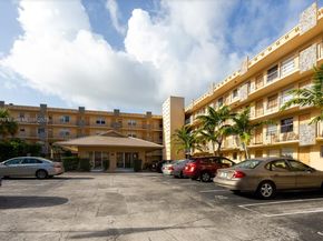 2145 Pierce St 218, Hollywood FL 33020