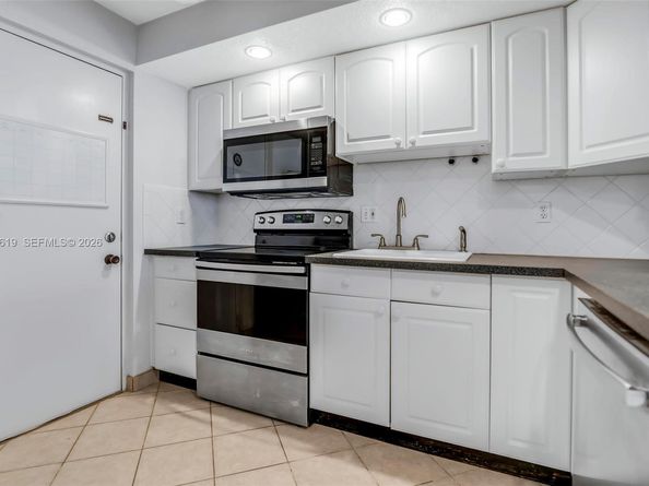 2322 S Cypress Bend Dr 311, Pompano Beach FL 33069