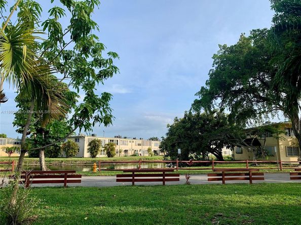175 NE 203rd Ter 6, Miami Gardens FL 33179