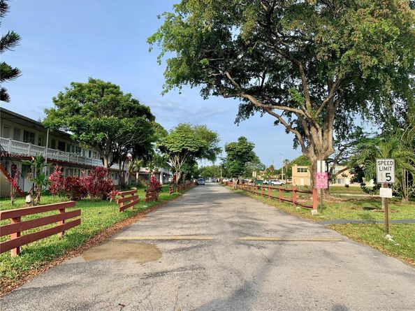 175 NE 203rd Ter 6, Miami Gardens FL 33179
