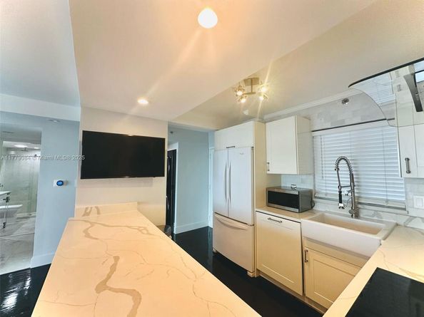 1700 NW N River Dr 805, Miami FL 33125