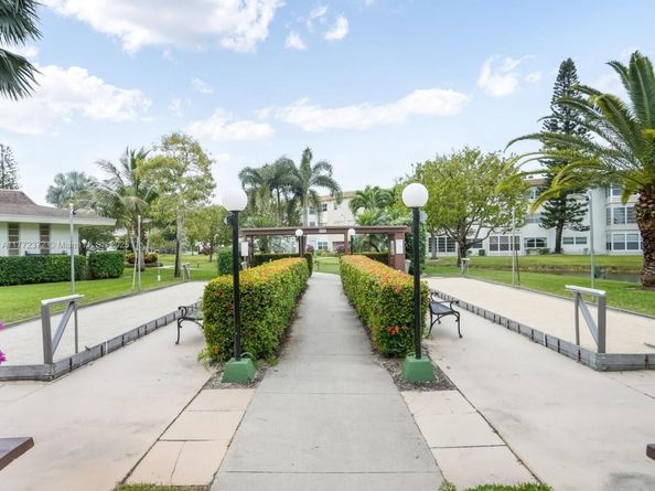 3505 NW 48th Ave 411, Lauderdale Lakes FL 33319