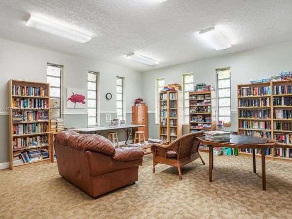 3505 NW 48th Ave 411, Lauderdale Lakes FL 33319