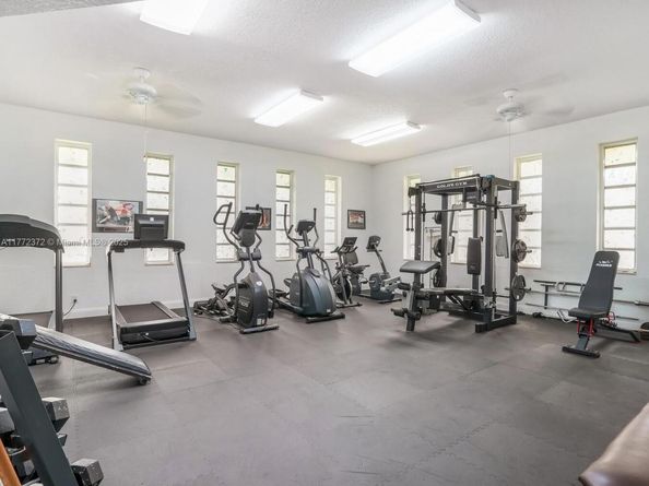 3505 NW 48th Ave 411, Lauderdale Lakes FL 33319