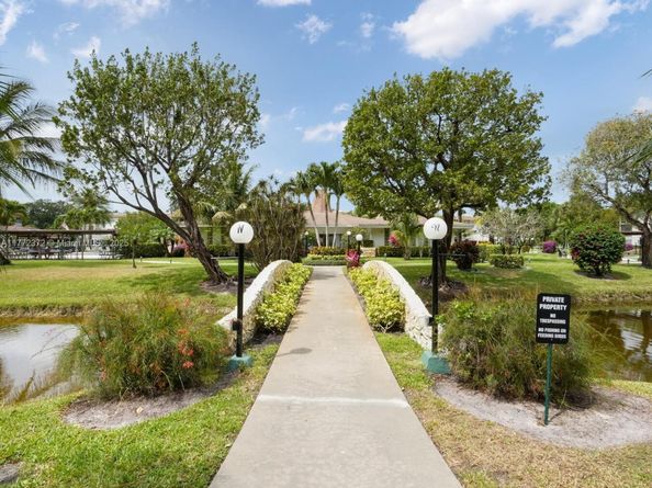 3505 NW 48th Ave 411, Lauderdale Lakes FL 33319