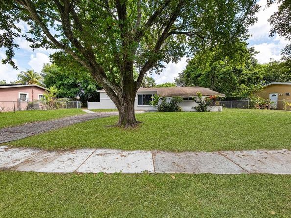 3841 NW 7th Ct, Lauderhill FL 33311