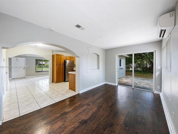 3841 NW 7th Ct, Lauderhill FL 33311