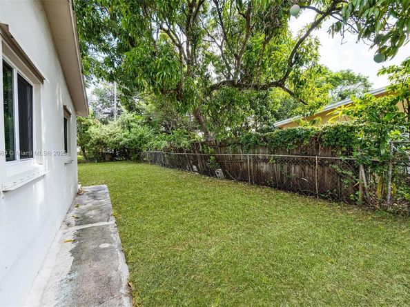 3841 NW 7th Ct, Lauderhill FL 33311