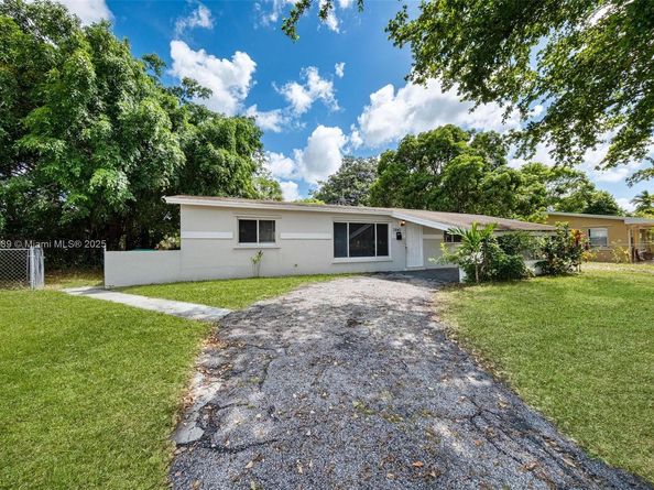 3841 NW 7th Ct, Lauderhill FL 33311