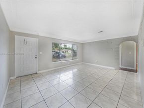 3841 NW 7th Ct, Lauderhill FL 33311