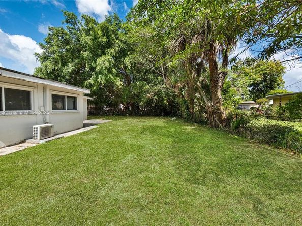 3841 NW 7th Ct, Lauderhill FL 33311