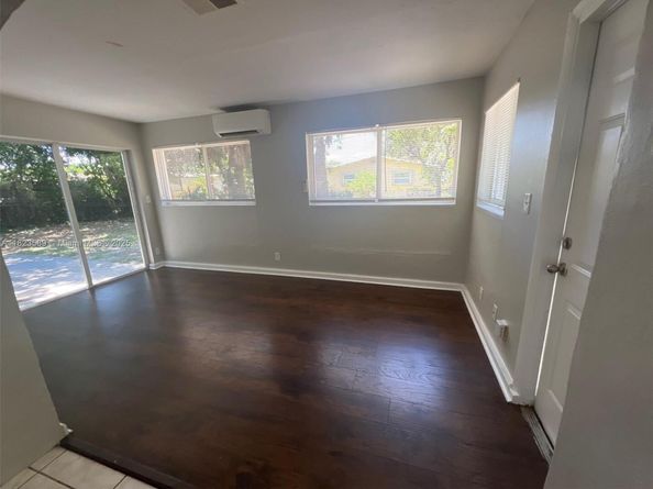 3841 NW 7th Ct, Lauderhill FL 33311