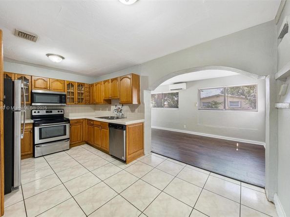 3841 NW 7th Ct, Lauderhill FL 33311
