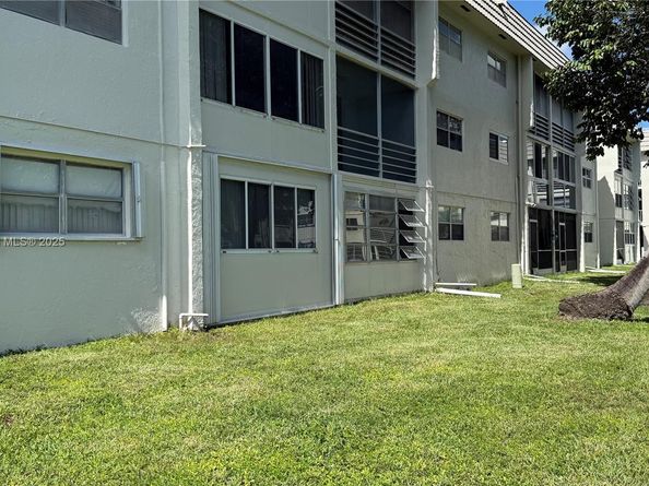 8450 Sunrise Lakes Blvd 111, Sunrise FL 33322