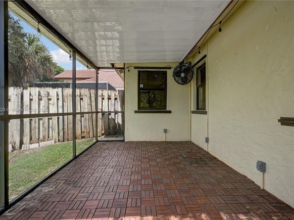 640 SW 113th Ter, Pembroke Pines FL 33025