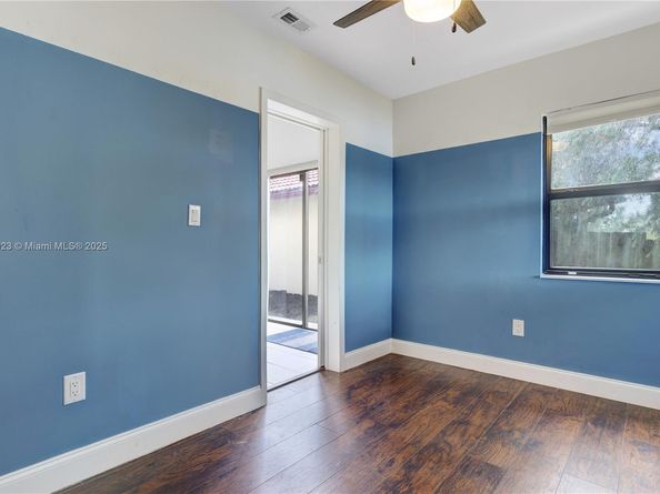 640 SW 113th Ter, Pembroke Pines FL 33025
