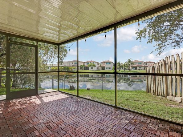 640 SW 113th Ter, Pembroke Pines FL 33025