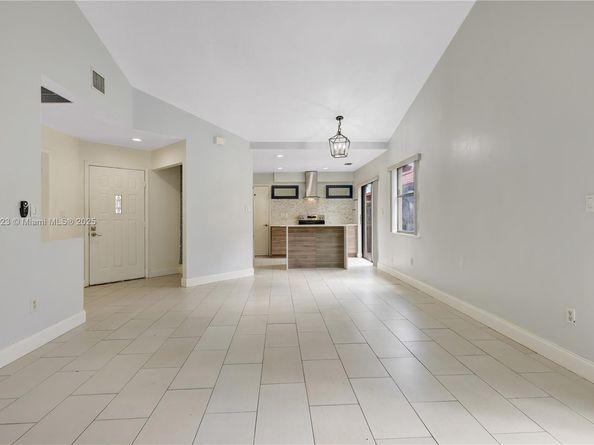 640 SW 113th Ter, Pembroke Pines FL 33025