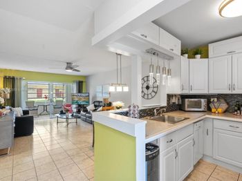 4431 NW 16th St