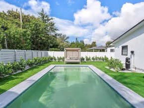 400 NW 40th St, Miami FL 33127