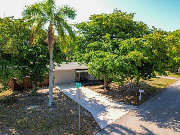 2950 NE 11th Ave, Pompano Beach FL 33064