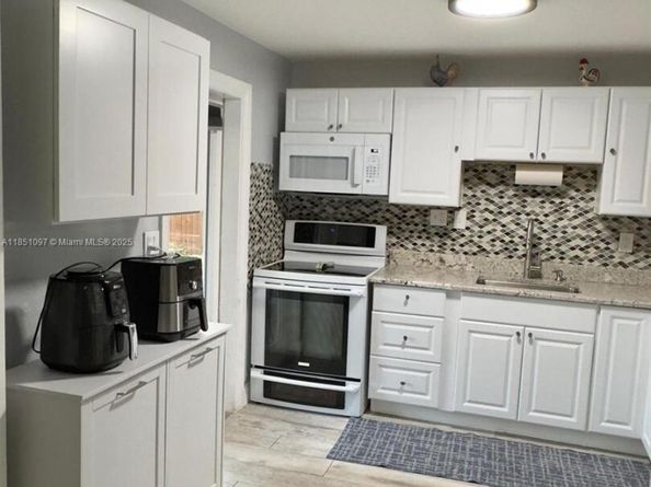 2950 NE 11th Ave, Pompano Beach FL 33064