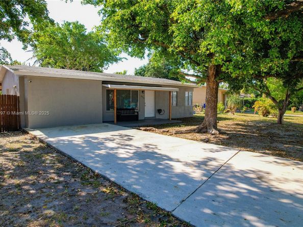 2950 NE 11th Ave, Pompano Beach FL 33064