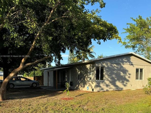 2950 NE 11th Ave, Pompano Beach FL 33064