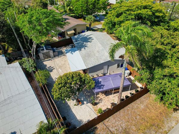 2950 NE 11th Ave, Pompano Beach FL 33064