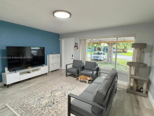 2950 NE 11th Ave, Pompano Beach FL 33064