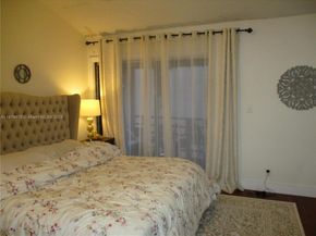 2831 Pierce St 205, Hollywood FL 33020