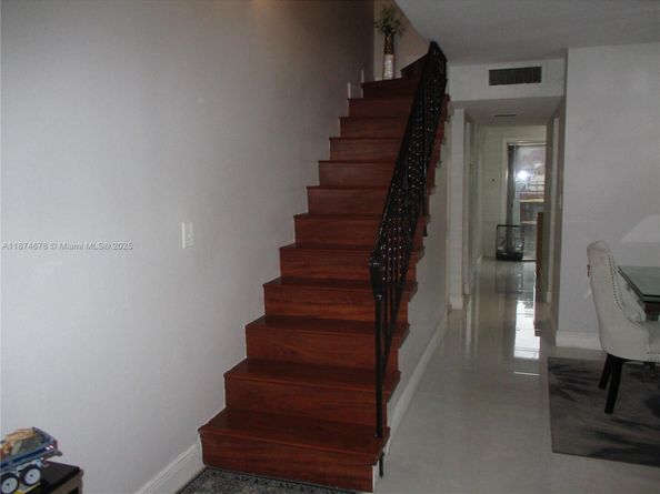 2831 Pierce St 205, Hollywood FL 33020