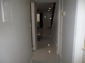 2831 Pierce St 205, Hollywood FL 33020