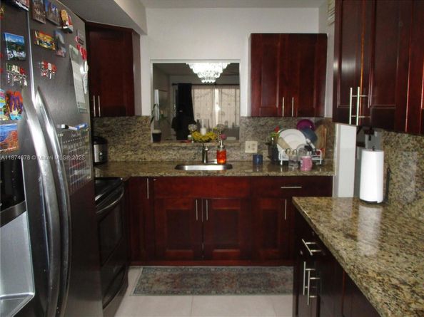 2831 Pierce St 205, Hollywood FL 33020