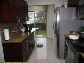 2831 Pierce St 205, Hollywood FL 33020