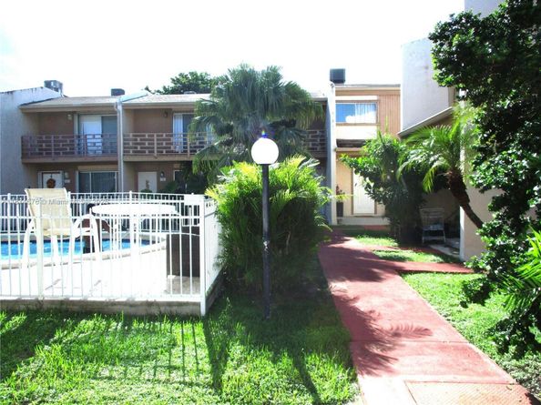 2831 Pierce St 205, Hollywood FL 33020
