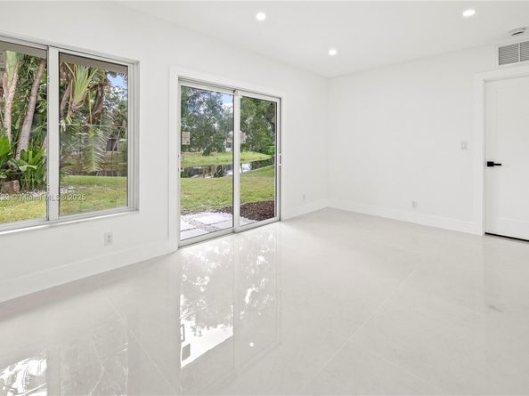 5000 Bayberry Ln, Tamarac FL 33319